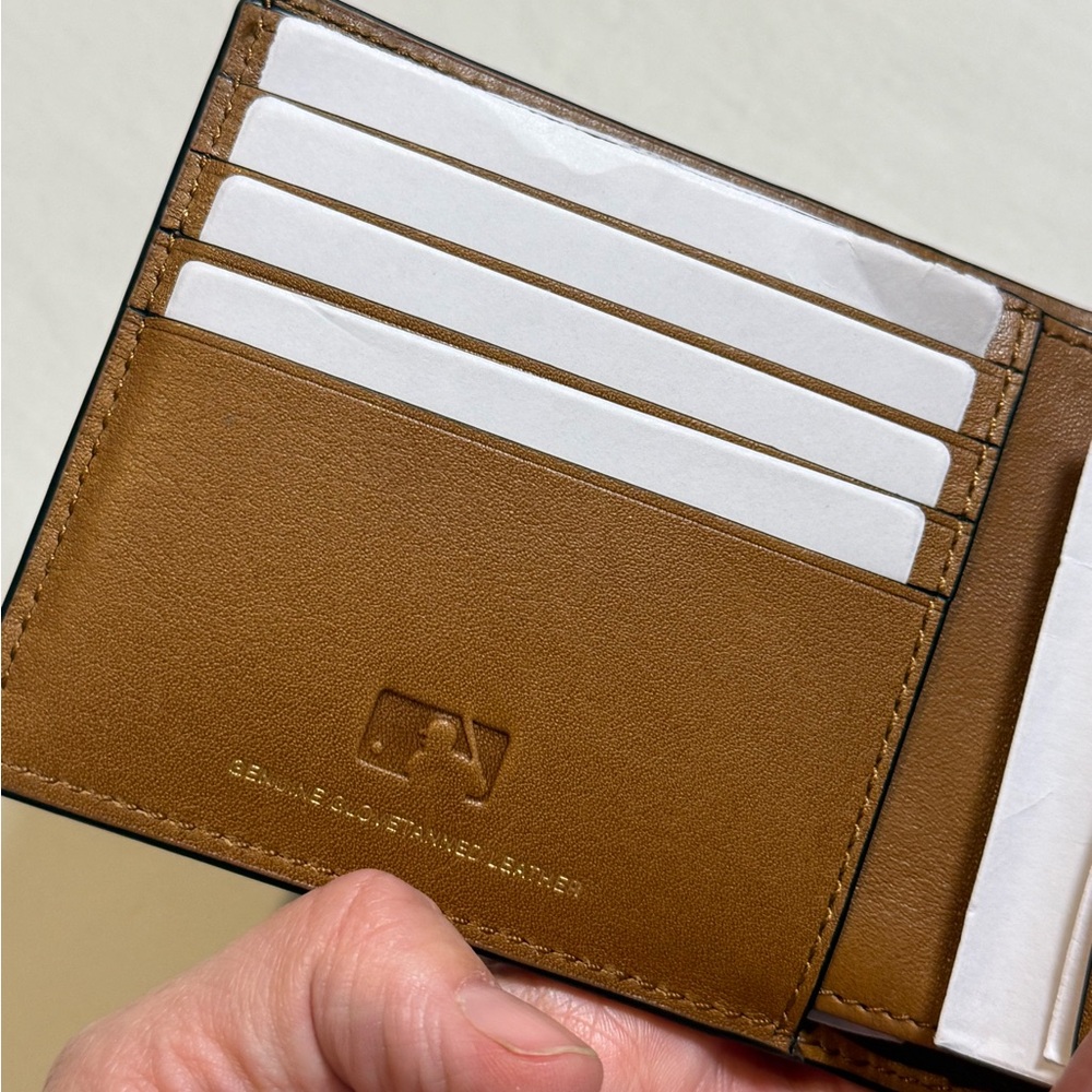 Coach Wallet New York Yankees - Picture 5 of 15